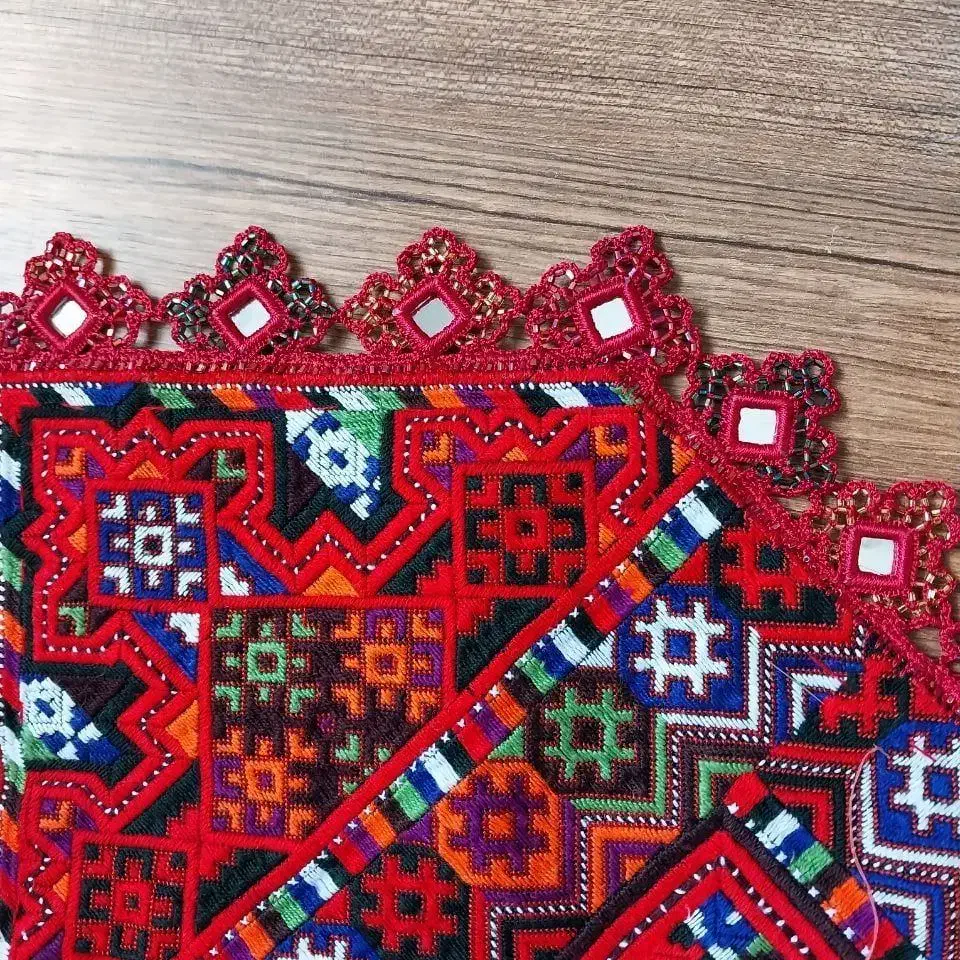 کریشی اسرا بانو|لباس|زابل, |دیوار