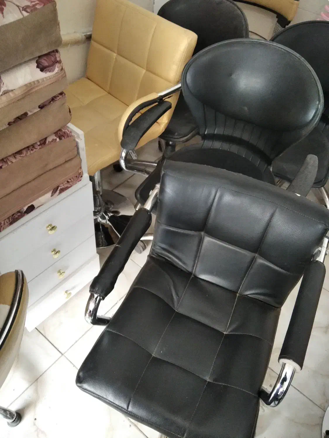 وسایل سالن زیبایی|آرایشگاه و سالنهای زیبایی|هرسین, |دیوار