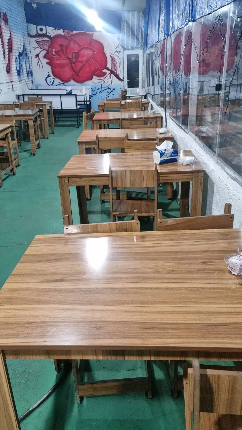 ۱۰ عدد میز ۴۰ عدد صندل فقط ۴۰ تومن|کافی‌شاپ و رستوران|مشگین شهر, |دیوار