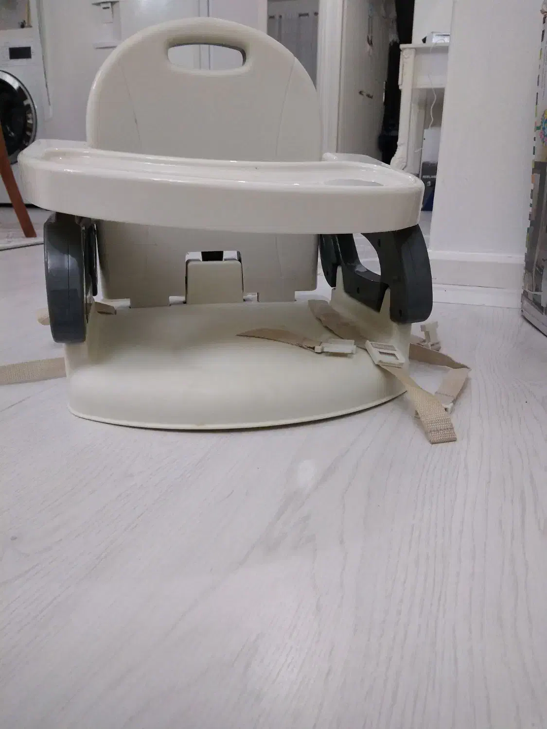 تخت خواب بین والدین و صندلی غذا پرتابل کودک|اسباب و اثاث بچه|بابلسر, |دیوار