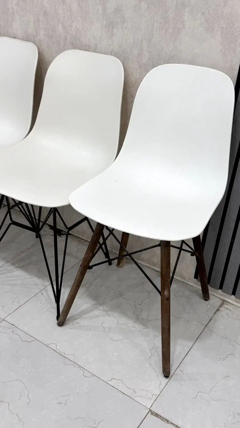 صندلی فایبر پایه چوبی و فلزی|صندلی و نیمکت|فیروزآباد (فارس), |دیوار