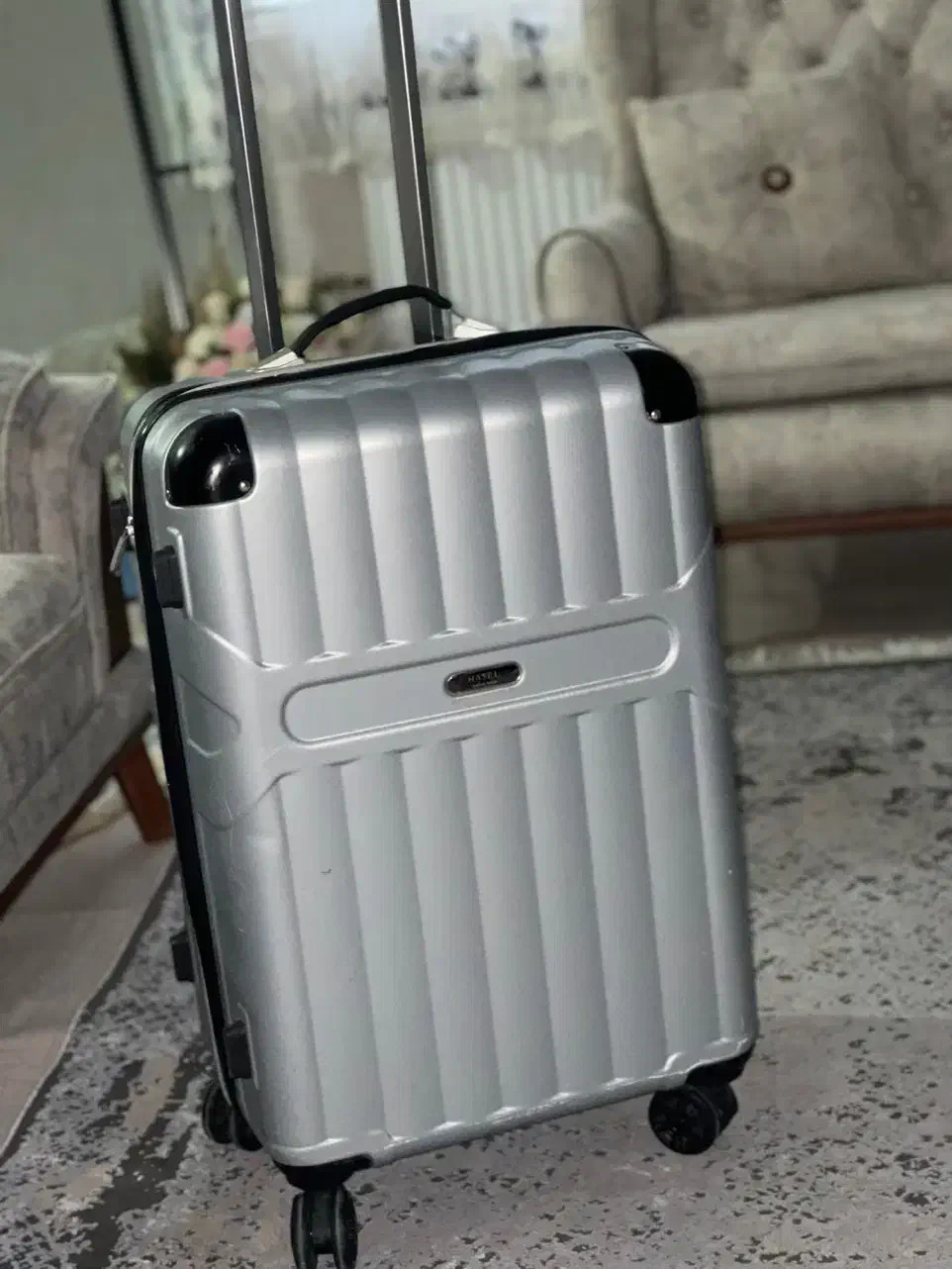 چمدان فایبرگلس|کیف، کفش، کمربند|اندیشه, اندیشه فاز ۱|دیوار