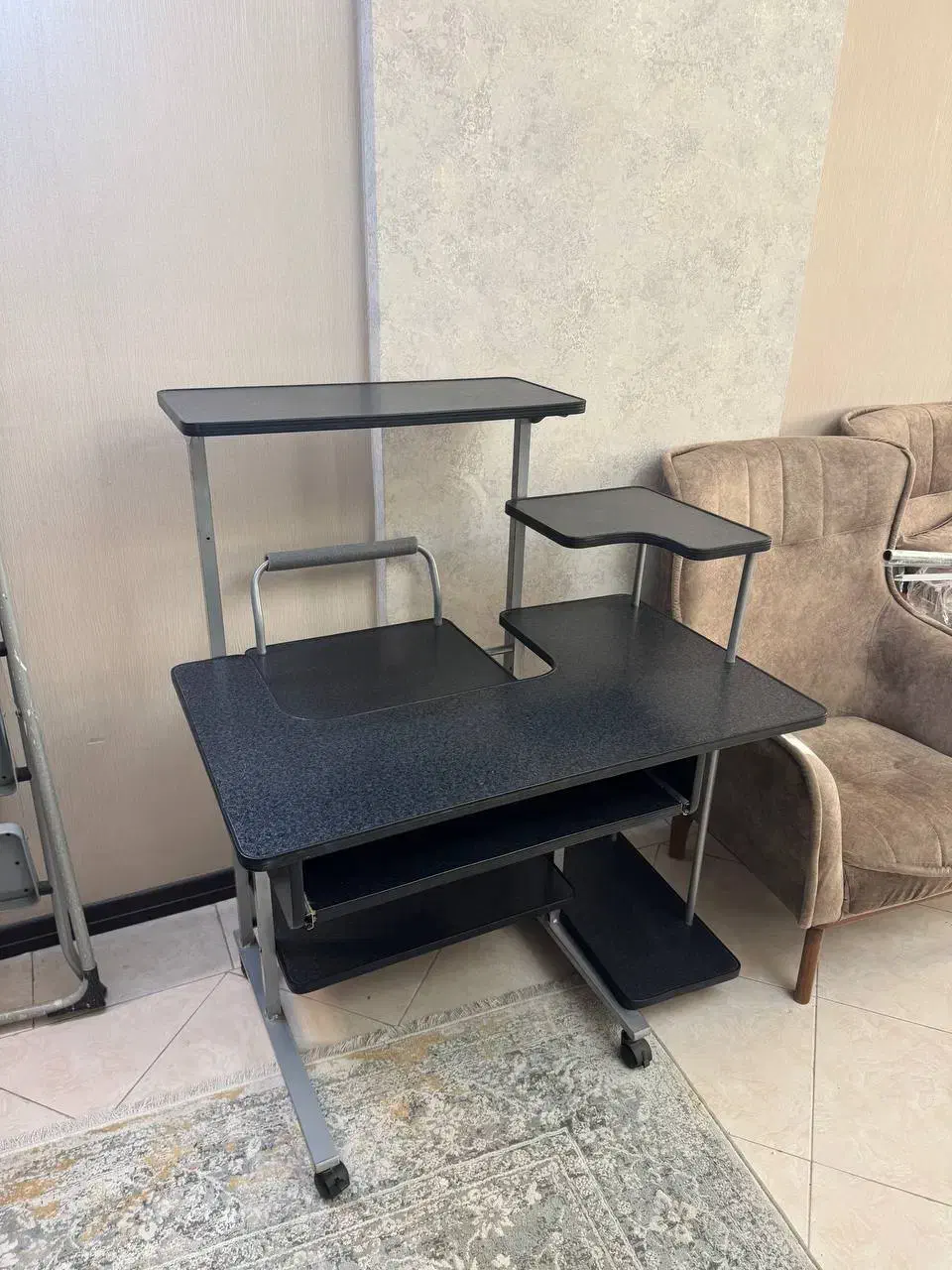 میز کامپیوتر در حد نو سالم|میز تحریر و کامپیوتر|شیراز, زرهی|دیوار