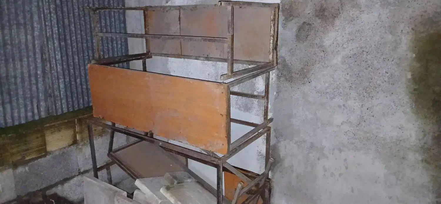 میز ونیمکت قهوه خانه ایی|صندلی و نیمکت|رشت, شالکو|دیوار