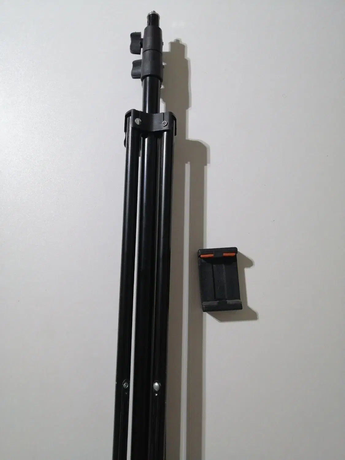 سه پایه فلزی 210 سانتیمتری (قابل تنظیم) موبایل|لوازم جانبی موبایل و تبلت|سبزوار, کاشفی شمالی (دادگستری)|دیوار