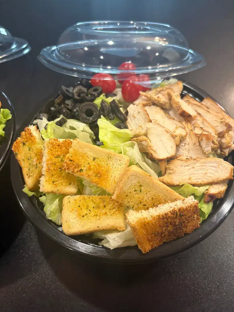 پخش سالاد سزار و دسر کرم کارامل|خدمات پذیرایی، مراسم|یزد, |دیوار