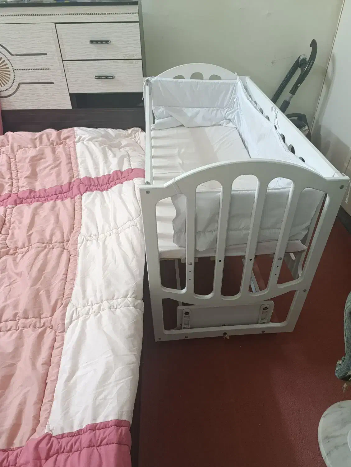 تخت و گهواره کنار مادر|تخت و صندلی بچه|لار, |دیوار