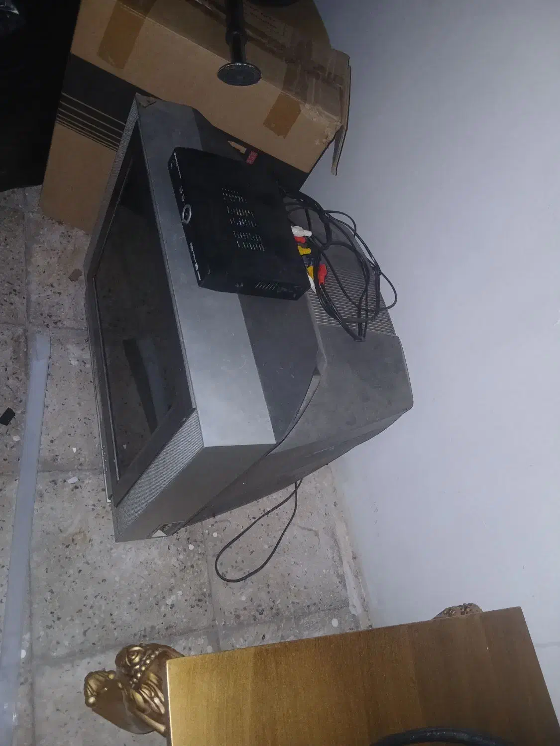 تلویزیون ۲۱|تلویزیون و پروژکتور|ایوان, |دیوار