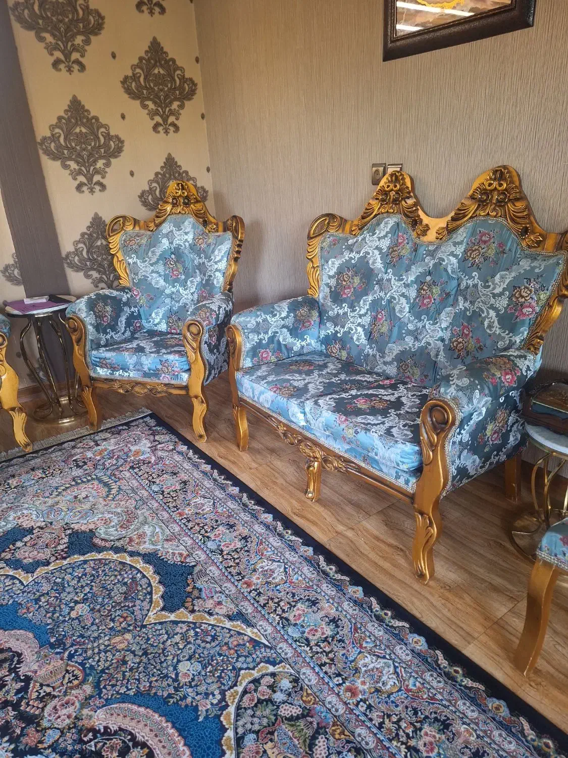 مبل سلطنتی نه نفره به فیمت ۱۰ تومان|مبلمان خانگی و میز عسلی|بهارستان, |دیوار
