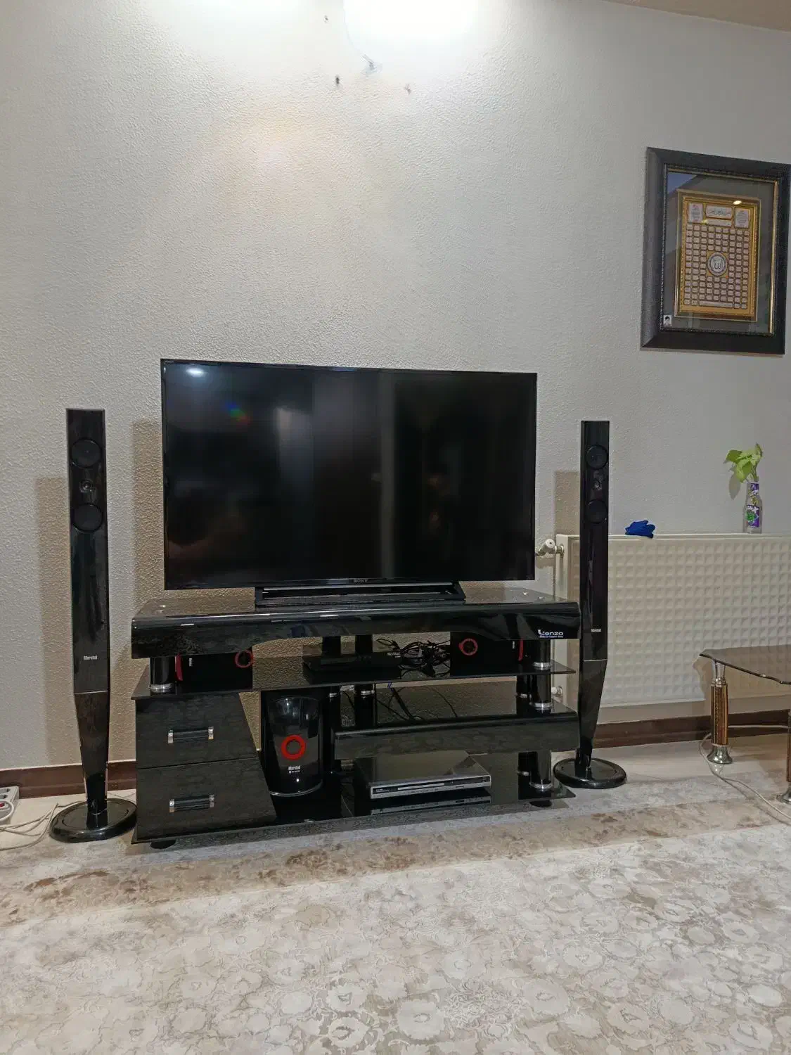 میز تلویزیون تمیز بدون خط و خش|میز تلویزیون|شاهین‌شهر, شهرک میلاد|دیوار