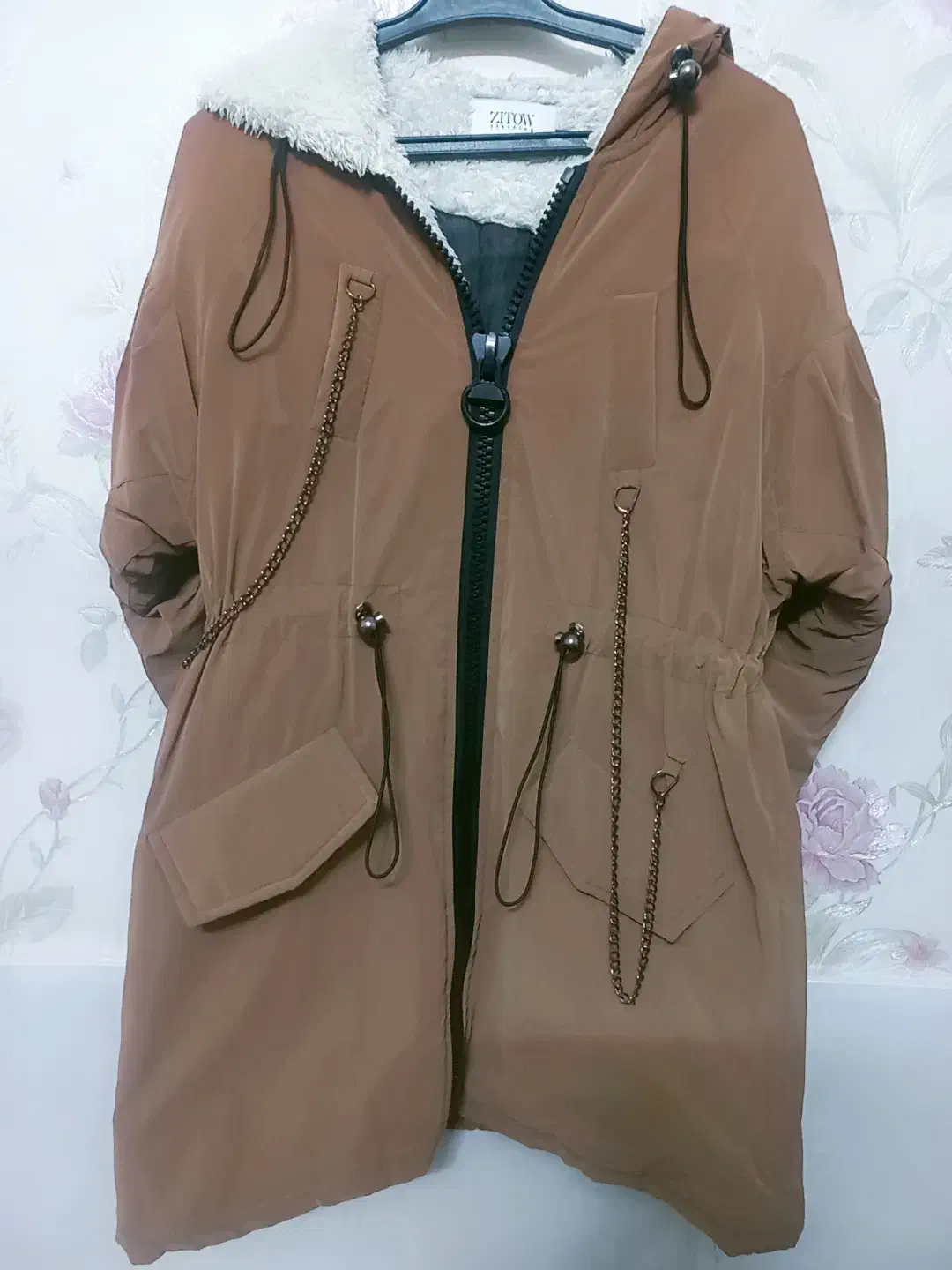 پالتو|لباس|نسیم‌شهر, |دیوار