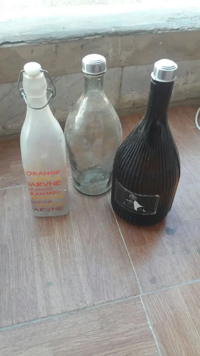 بطری آبلیمو و آبغوره|ظروف نگهدارنده، پلاستیکی، یک‌بارمصرف|صحنه, |دیوار