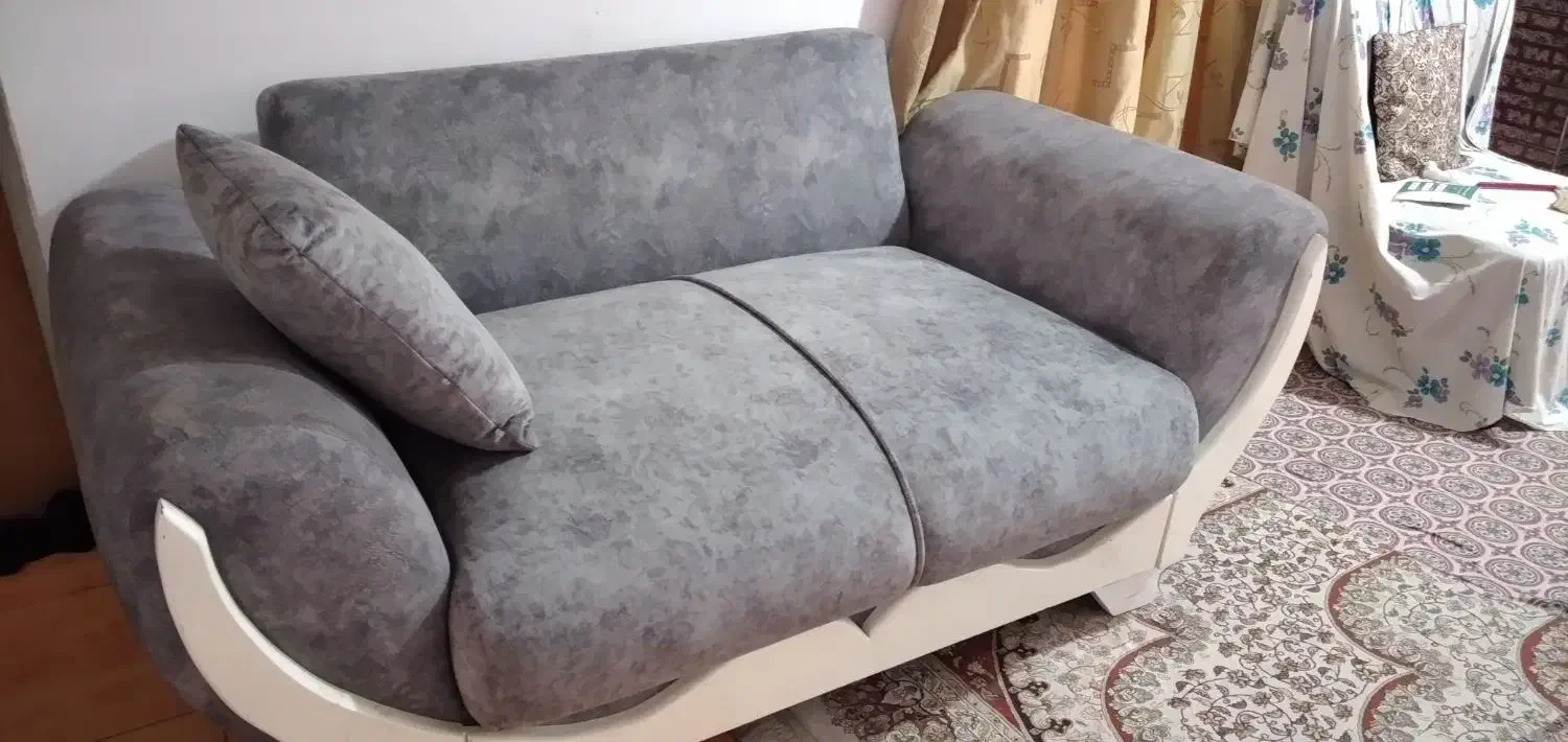 مبل ۵ نفره کلاسیک|مبلمان خانگی و میز عسلی|قائم‌شهر, |دیوار