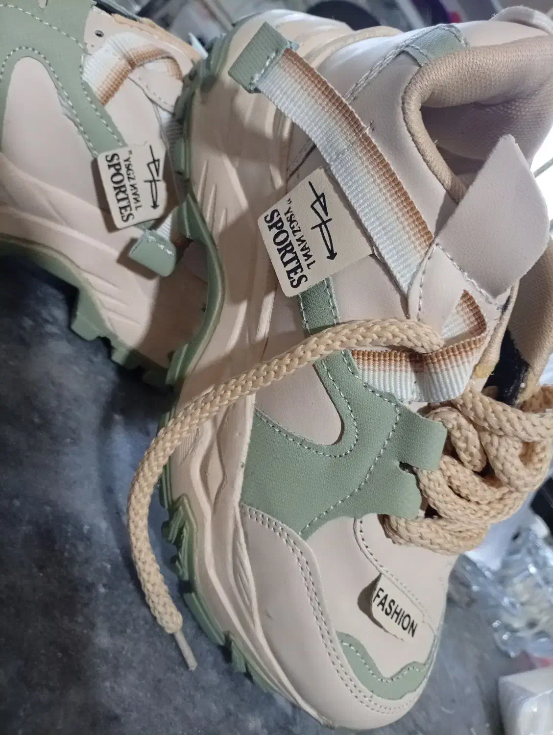 کفش ها نو هستن قیمت ۶۰۰|کیف، کفش، کمربند|خرم‌آباد, |دیوار