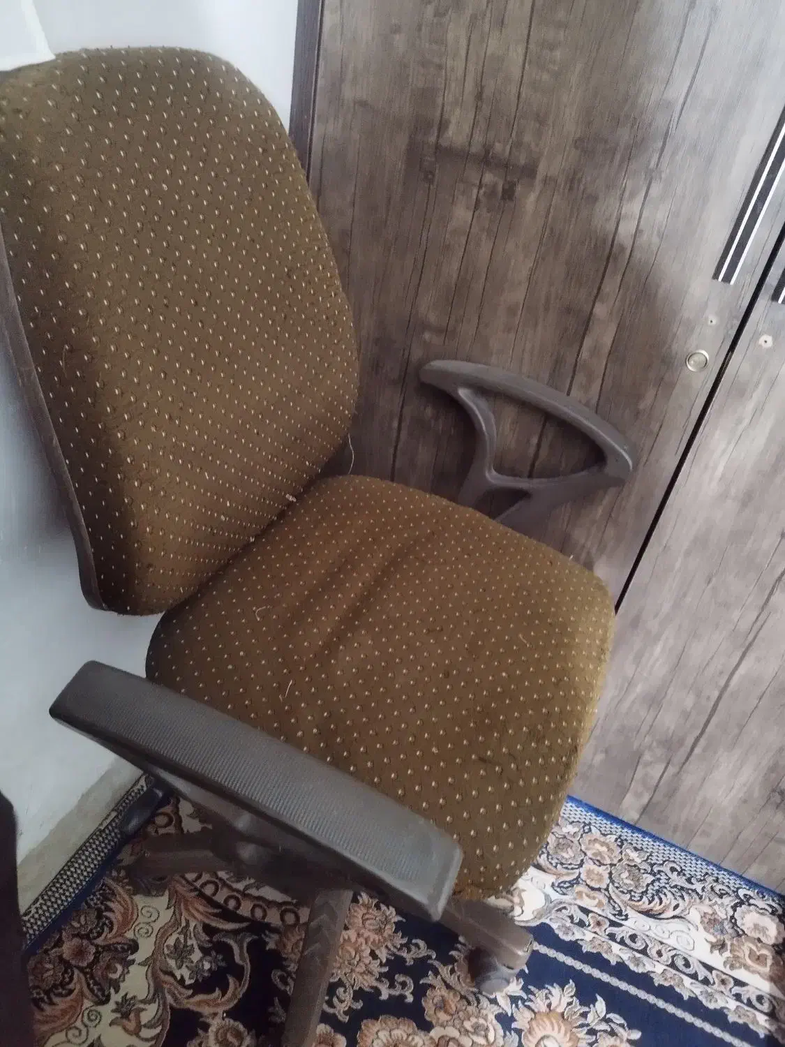 صندلی جکدار چرخدار|صندلی و نیمکت|ایلام, |دیوار