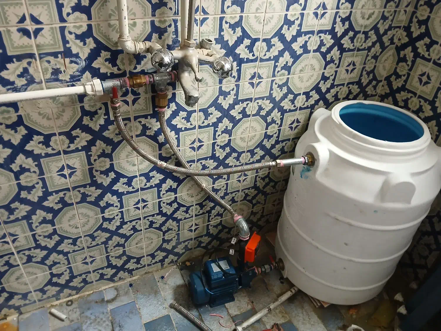 نصب وتعمیر پمپ آب . تهیه پمپ آب مخزن|خدمات پیشه و مهارت|همدان, |دیوار