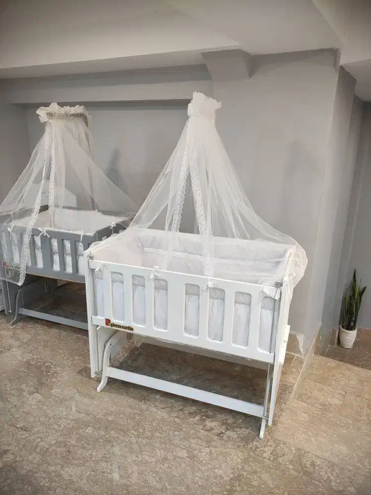 گهواره و تخت کنار مادر|تخت و صندلی بچه|خرمآباد, |دیوار