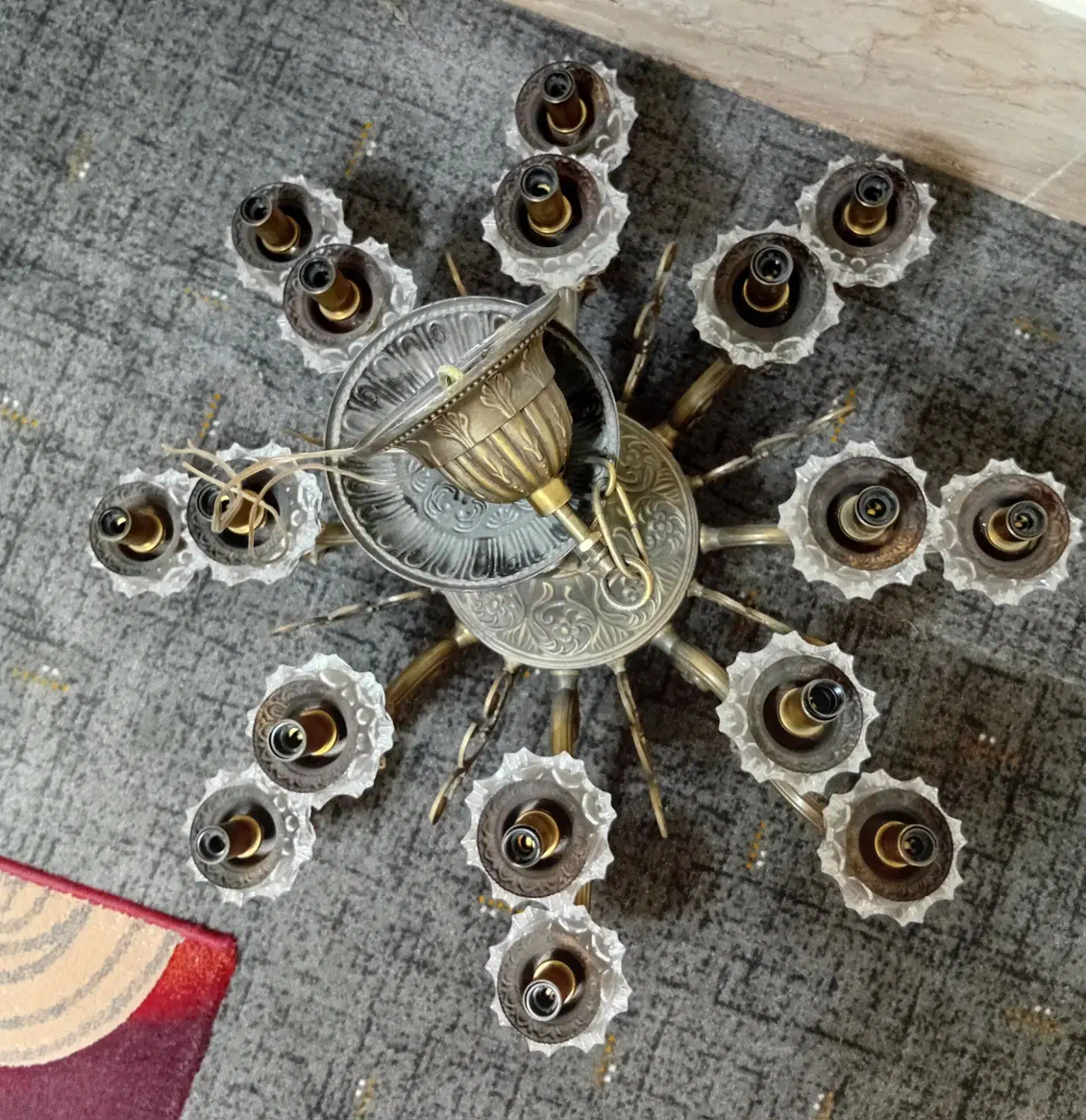 لوستر ۸ شاخه دوبل برنجی با لاله بسیار مرغوب|لوستر و چراغ آویز|کرمانشاه, |دیوار