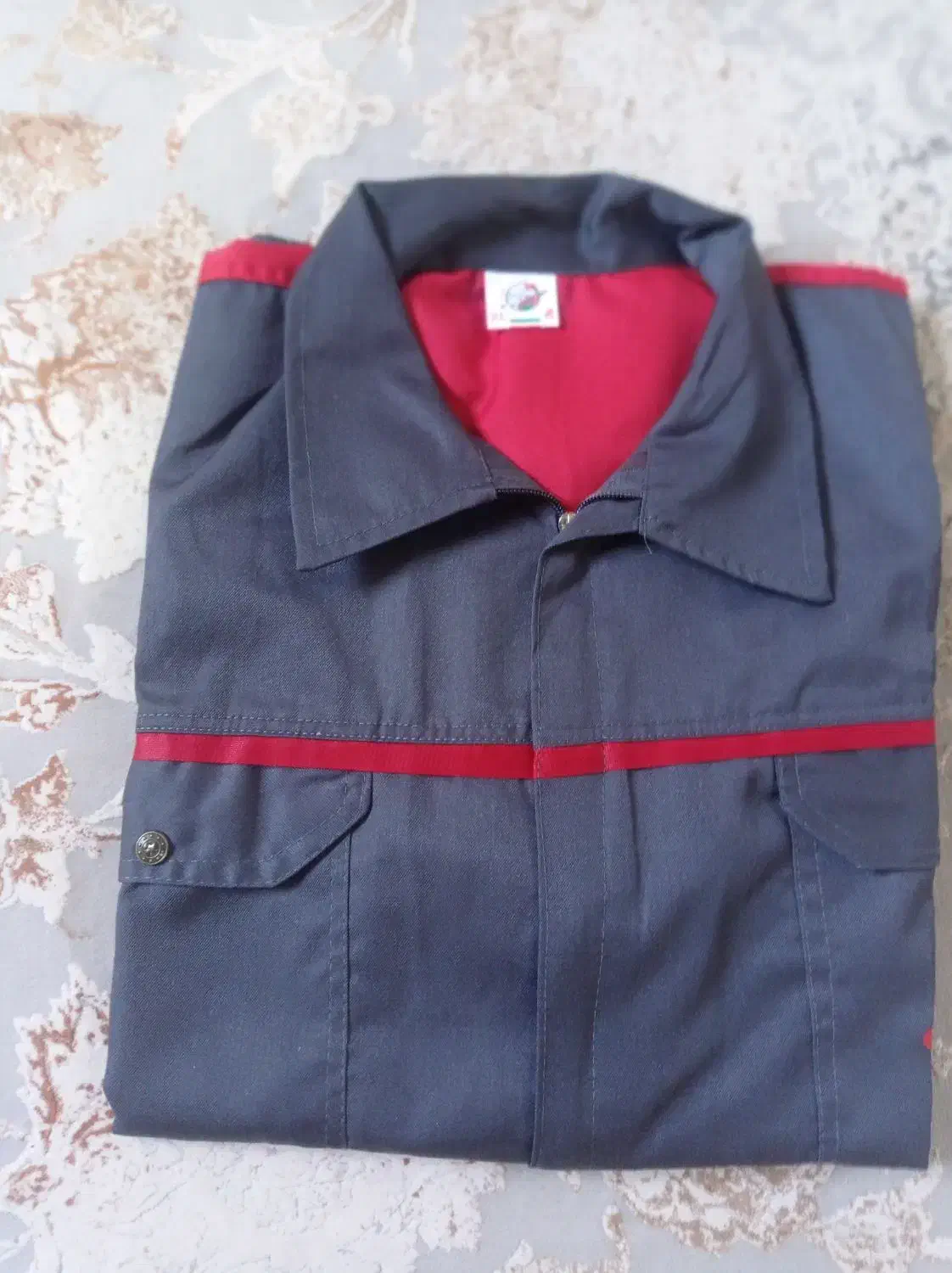 لباس کار|لباس|قم, سید معصوم|دیوار