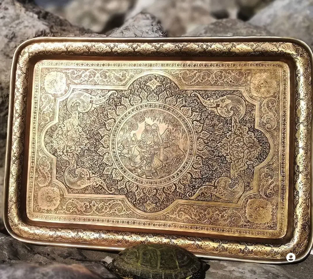 سینی قلم دار برنجی قدیمی|کلکسیون اشیاء عتیقه|شهرکرد, |دیوار