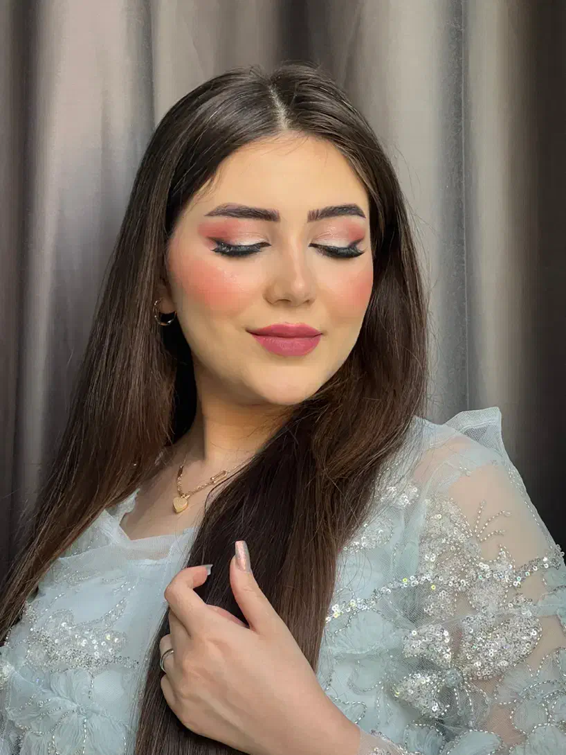 میکاپ وشنیون وارائه کلیه خدمات زیبایی|خدمات آرایشگری و زیبایی|جوانرود, |دیوار