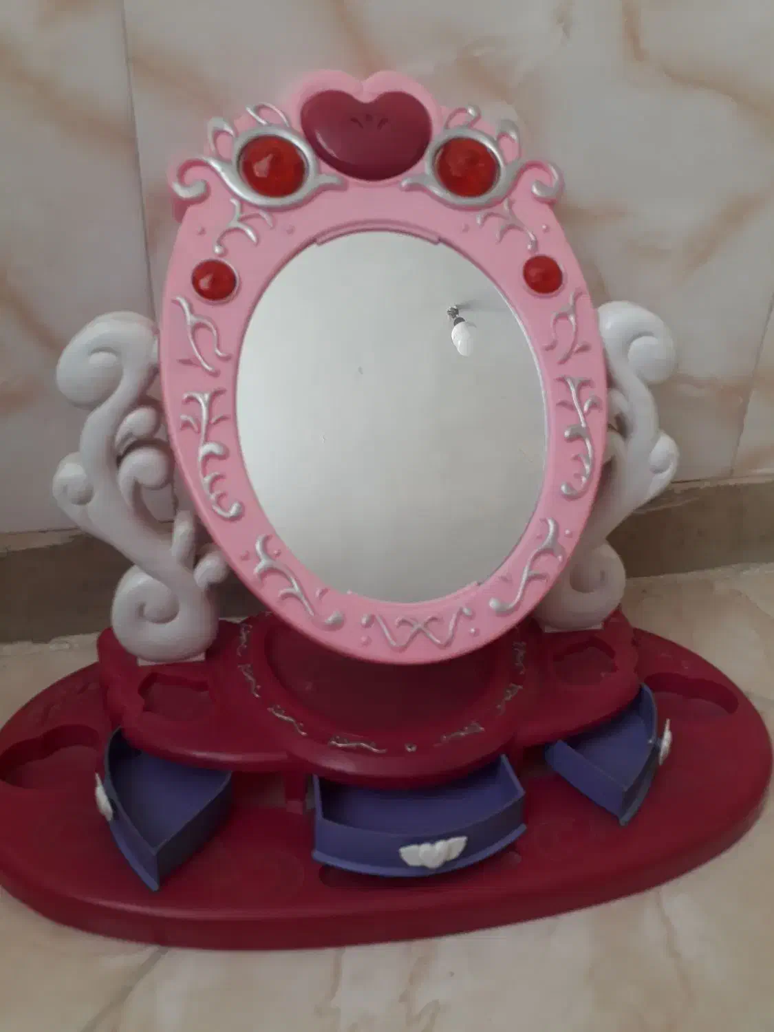 میز ارایش و جغجغه و استند تولد و کتاب حمام|اسباب و اثاث بچه|ری, علایین|دیوار