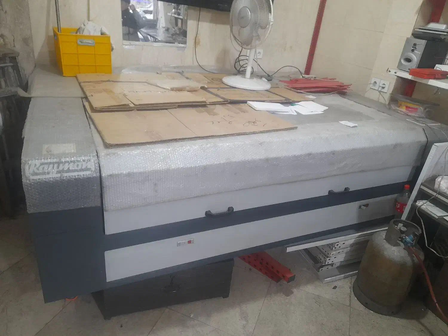 دستگاه لیزر ۱۲۰ در ۱۸۰ در حد|ماشین‌آلات صنعتی|تهران, افسریه جنوبی|دیوار