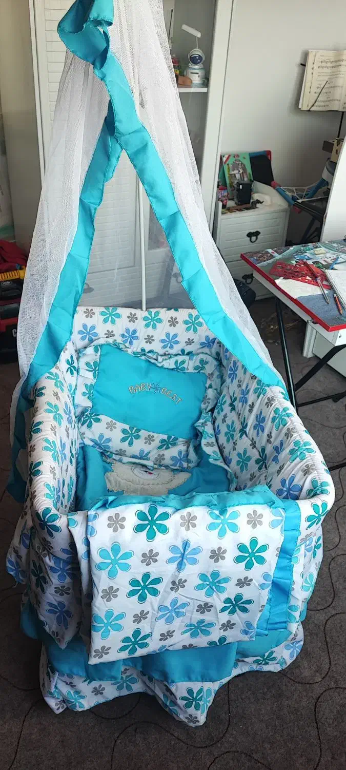 گهواره در حد نو|تخت و صندلی بچه|پردیس, فاز ۳|دیوار