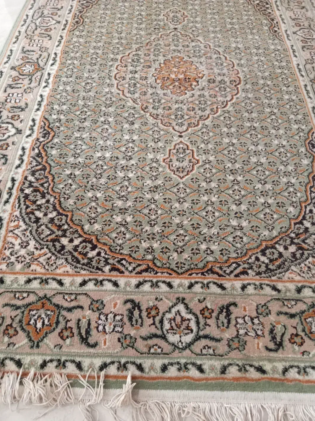 قالیچه (فرش) کاملا سالم|فرش|کرج, کوی زنبق|دیوار