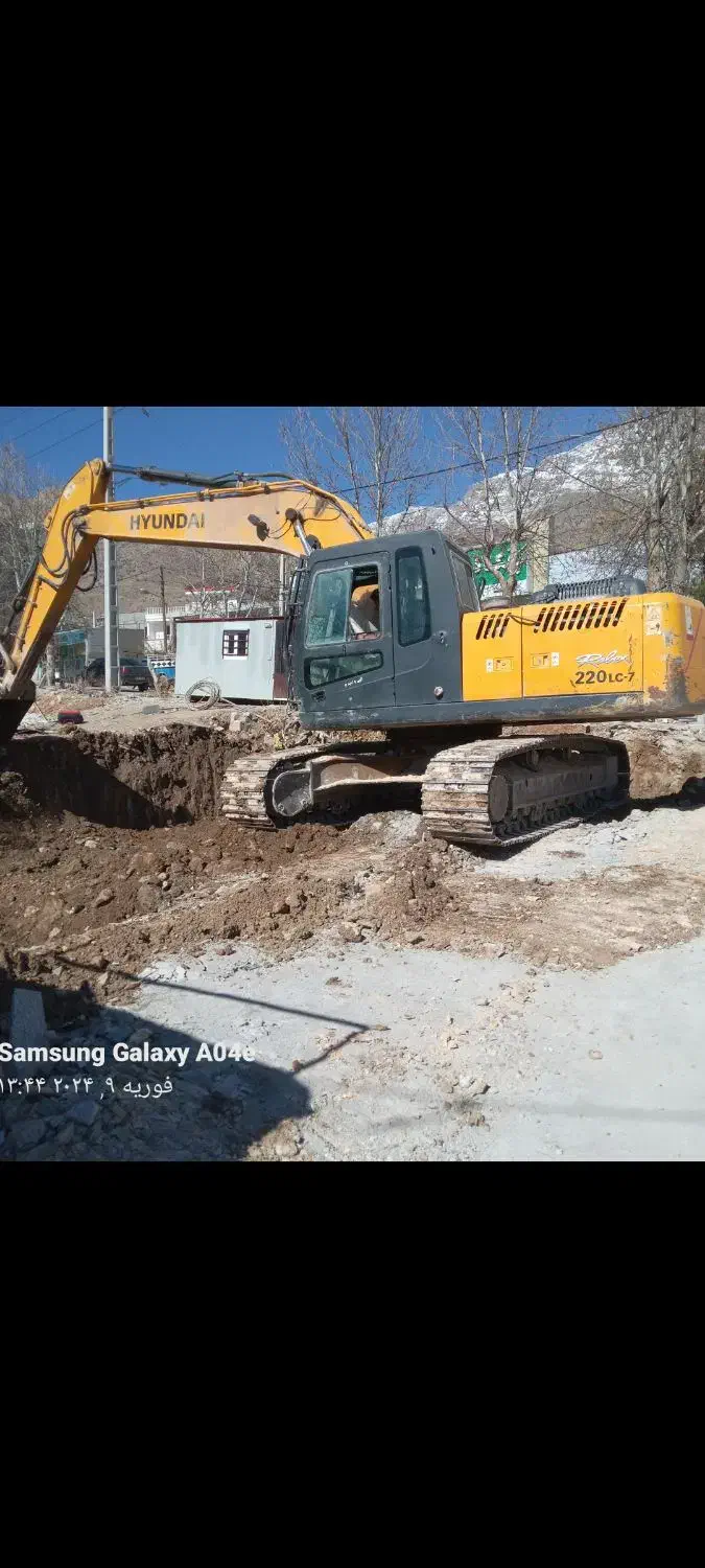 بیل هیوندا .220.210|خودرو سنگین|سیسخت, |دیوار