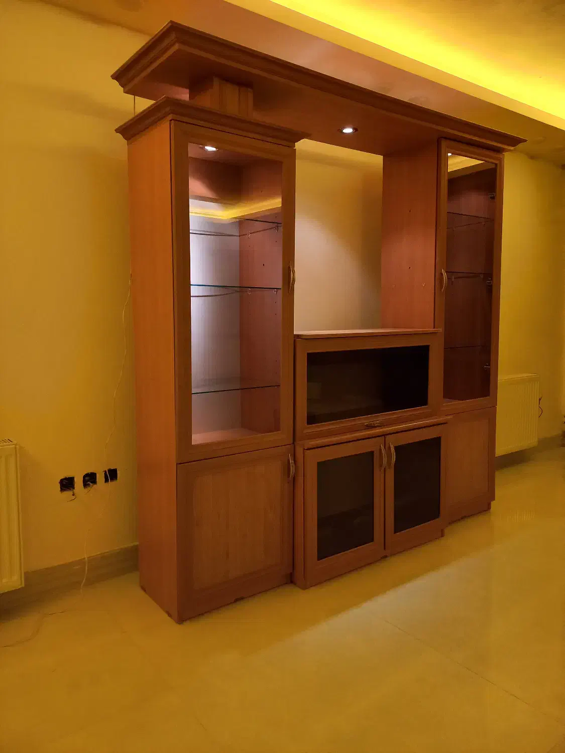 بوفه ، جنس چوب ، بسیار تمیز ، فروش ب دلیل کمبود جا|بوفه، ویترین، کنسول|سبزوار, شهرک جهاد|دیوار