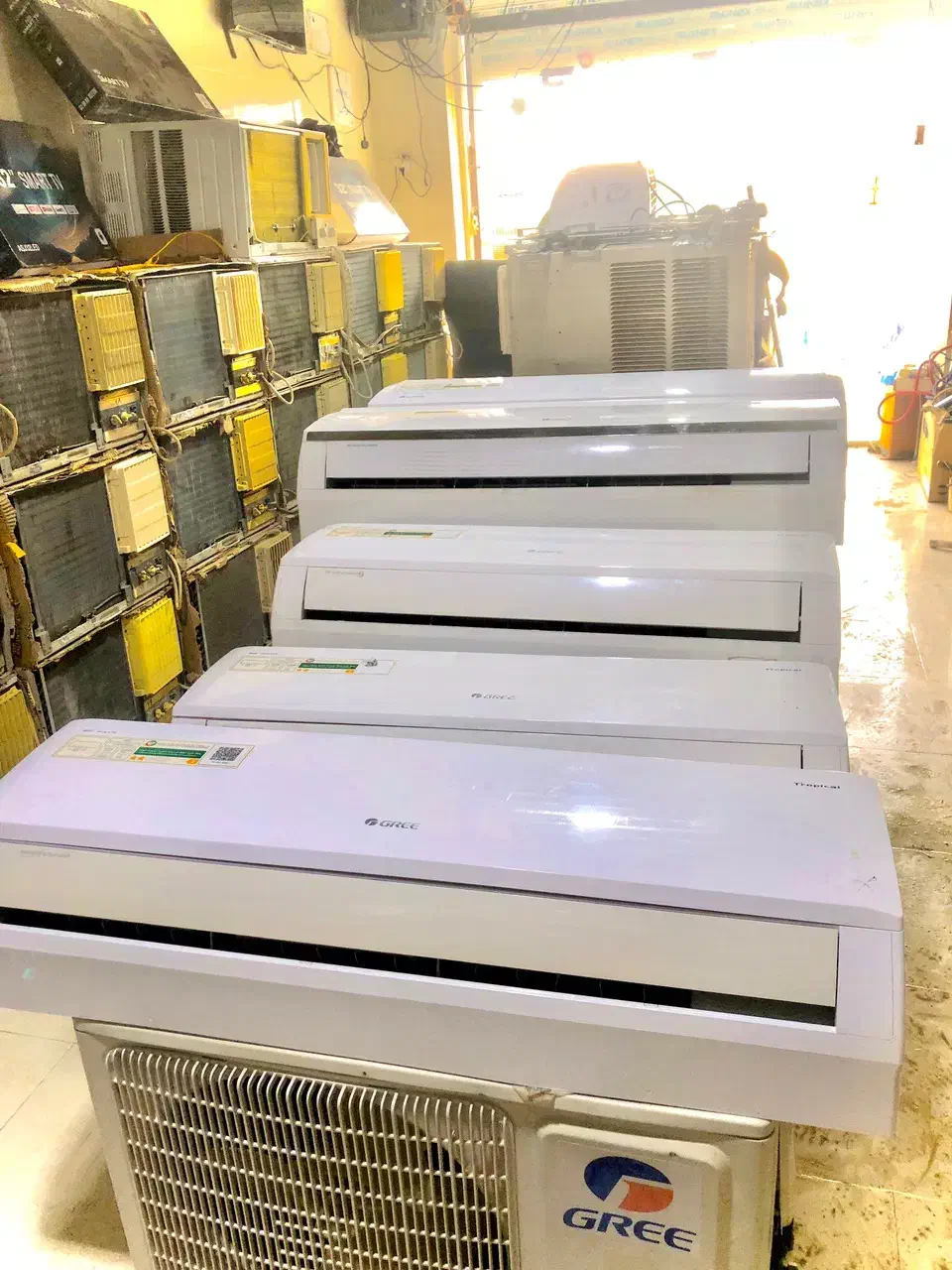 گری|کولر گازی و فن‌کوئل|سیریک, |دیوار