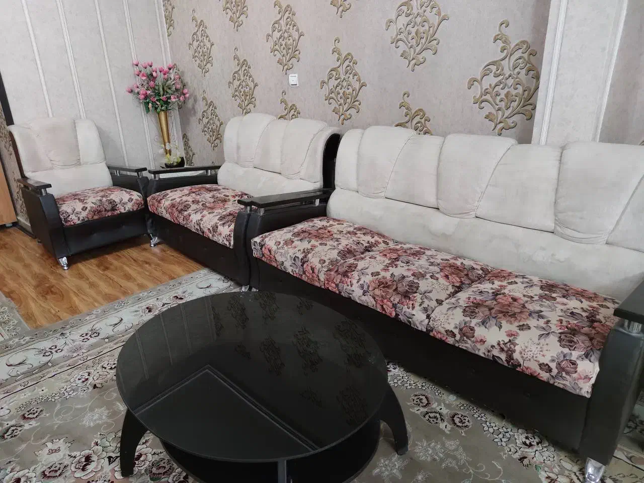 مبل راحتی ۷نفره|مبلمان خانگی و میز عسلی|هشتگرد, فاز ۱ مهستان|دیوار