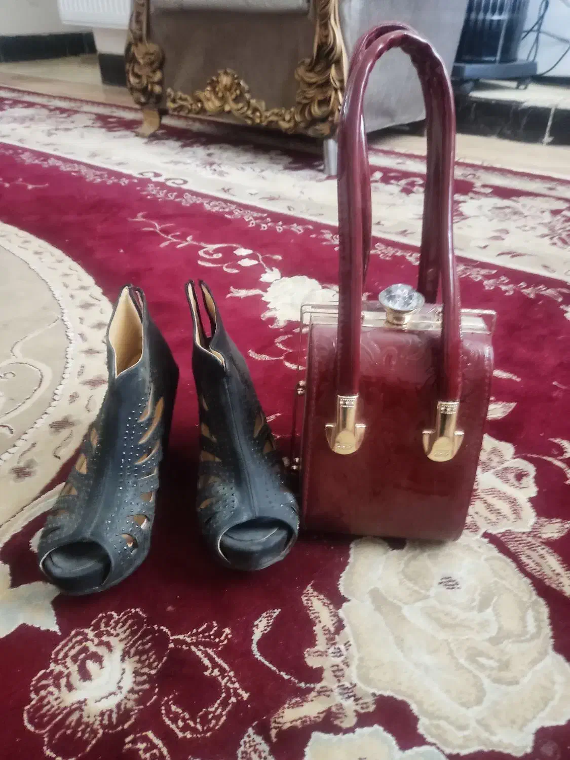 یک جفت کفش و یک کیف زنانه بدون استفاده|کیف، کفش، کمربند|زاهدان, |دیوار