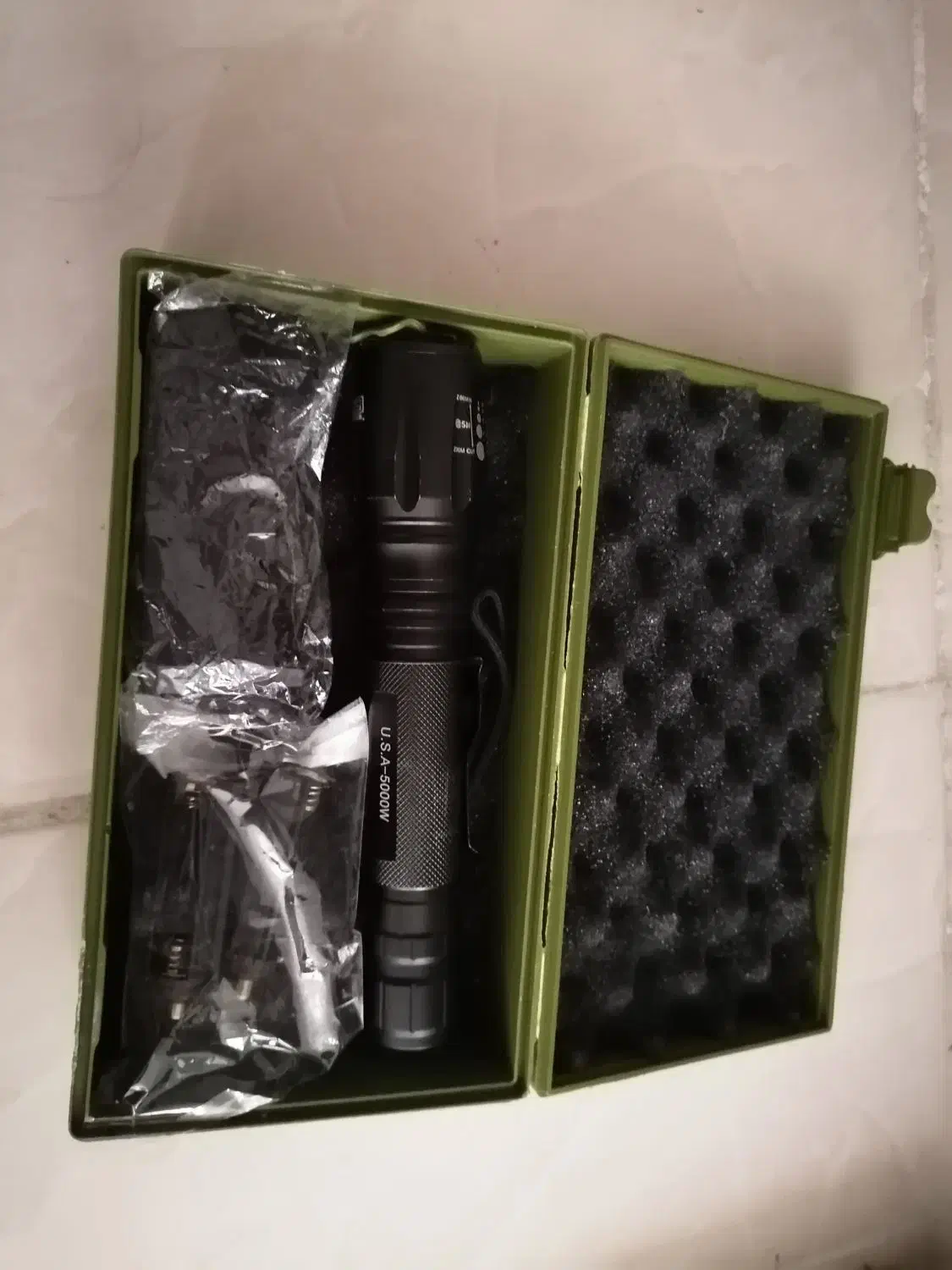 چراغ قوه در حد نو|کوهنوردی و کمپینگ|شلمان, |دیوار