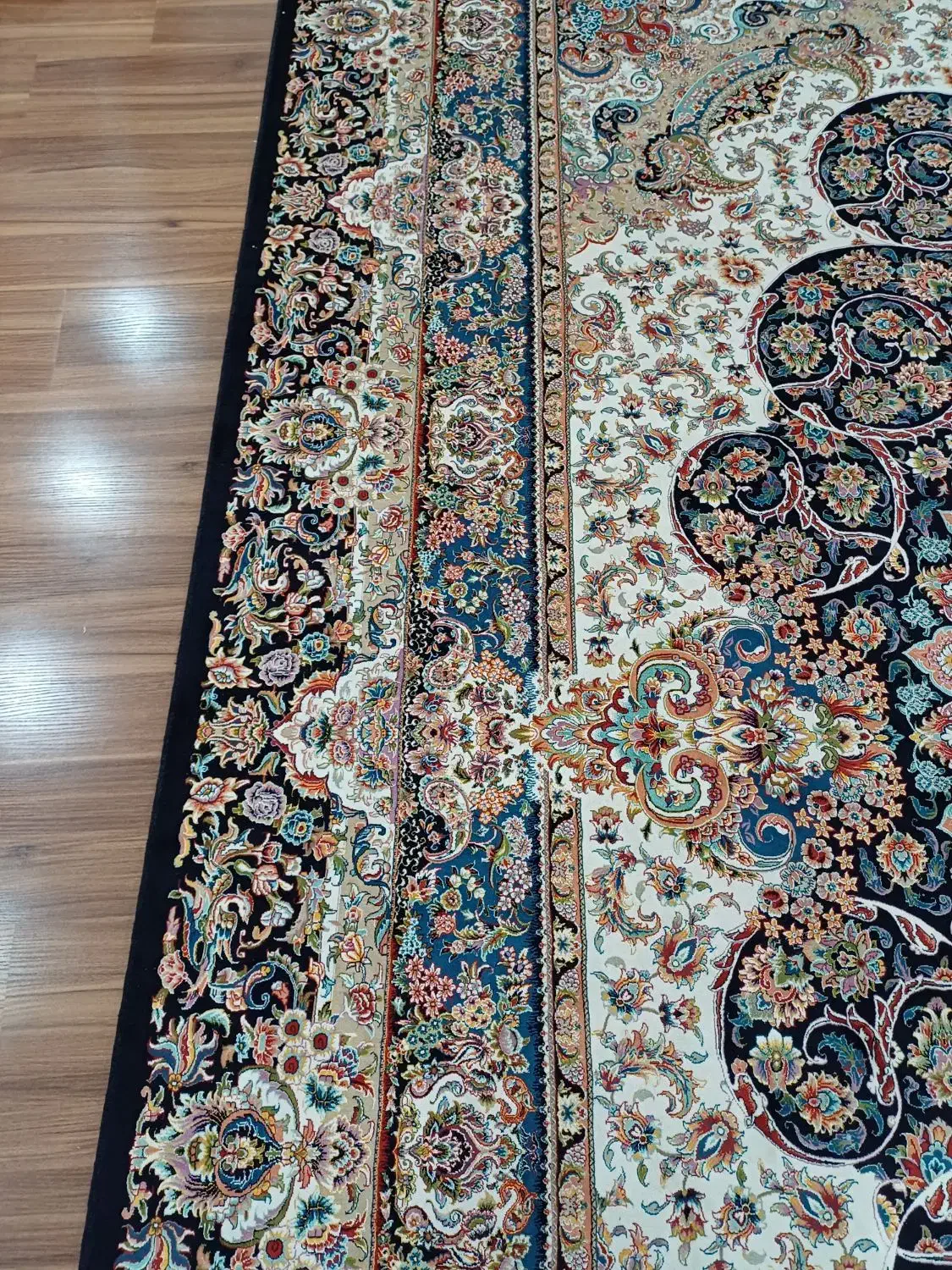 فرش ۱۲ متری|فرش|ری, دیلمان|دیوار