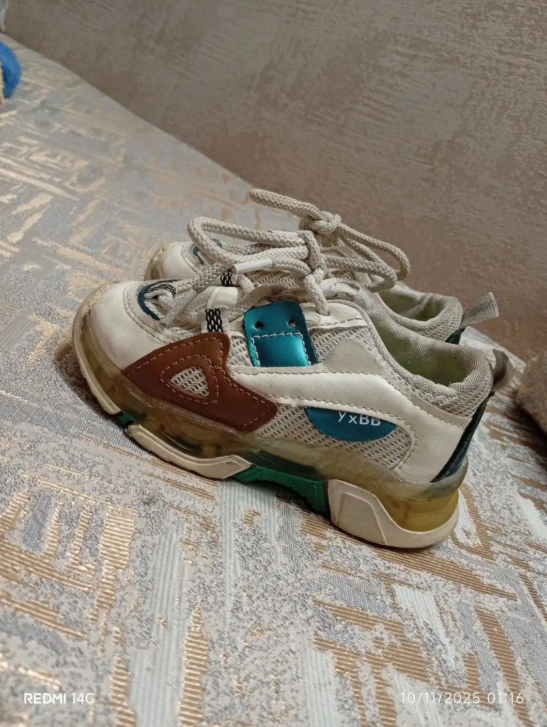 کتونی بچگانه خارجی سایز 24کاملا سالم وتمیز|کفش و لباس بچه|باقرشهر, |دیوار