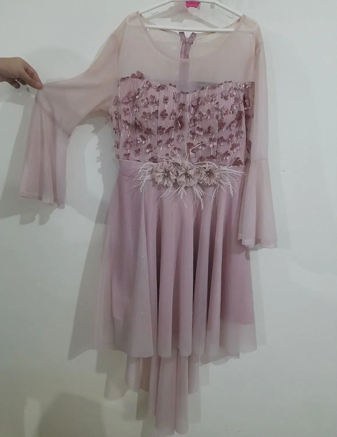 لباس مجلسی|لباس|رزن, |دیوار