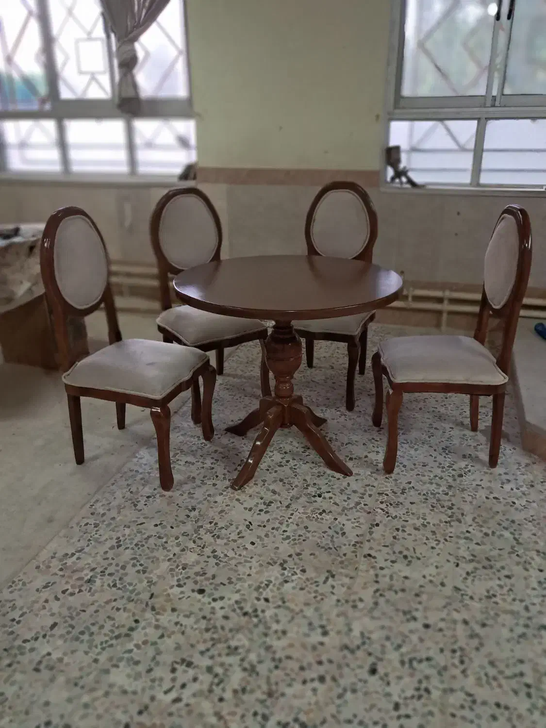 میز ناهار خوری ۴نفره سالم و نو|میز و صندلی غذاخوری|طاهرگوراب, |دیوار