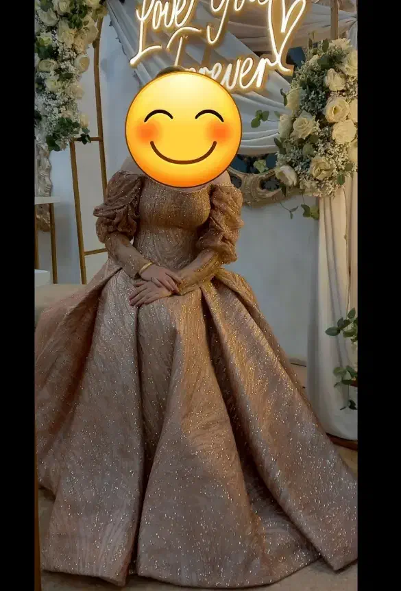 لباس مجلسی|لباس|تربت‌حیدریه, باغ سلطانی|دیوار