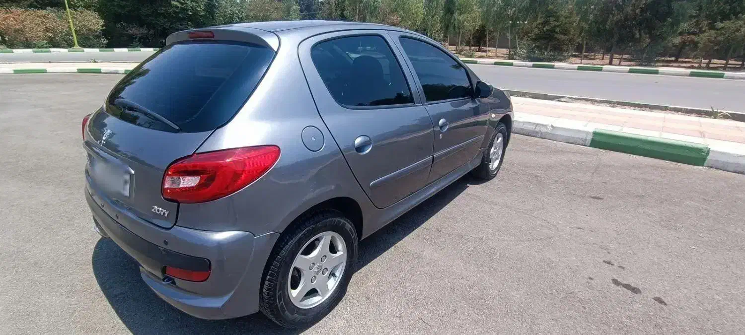 پژو ۲۰۷ اتوماتیک مدل ۱۳۹۰|خودرو سواری و وانت|اصفهان, بهارستان|دیوار