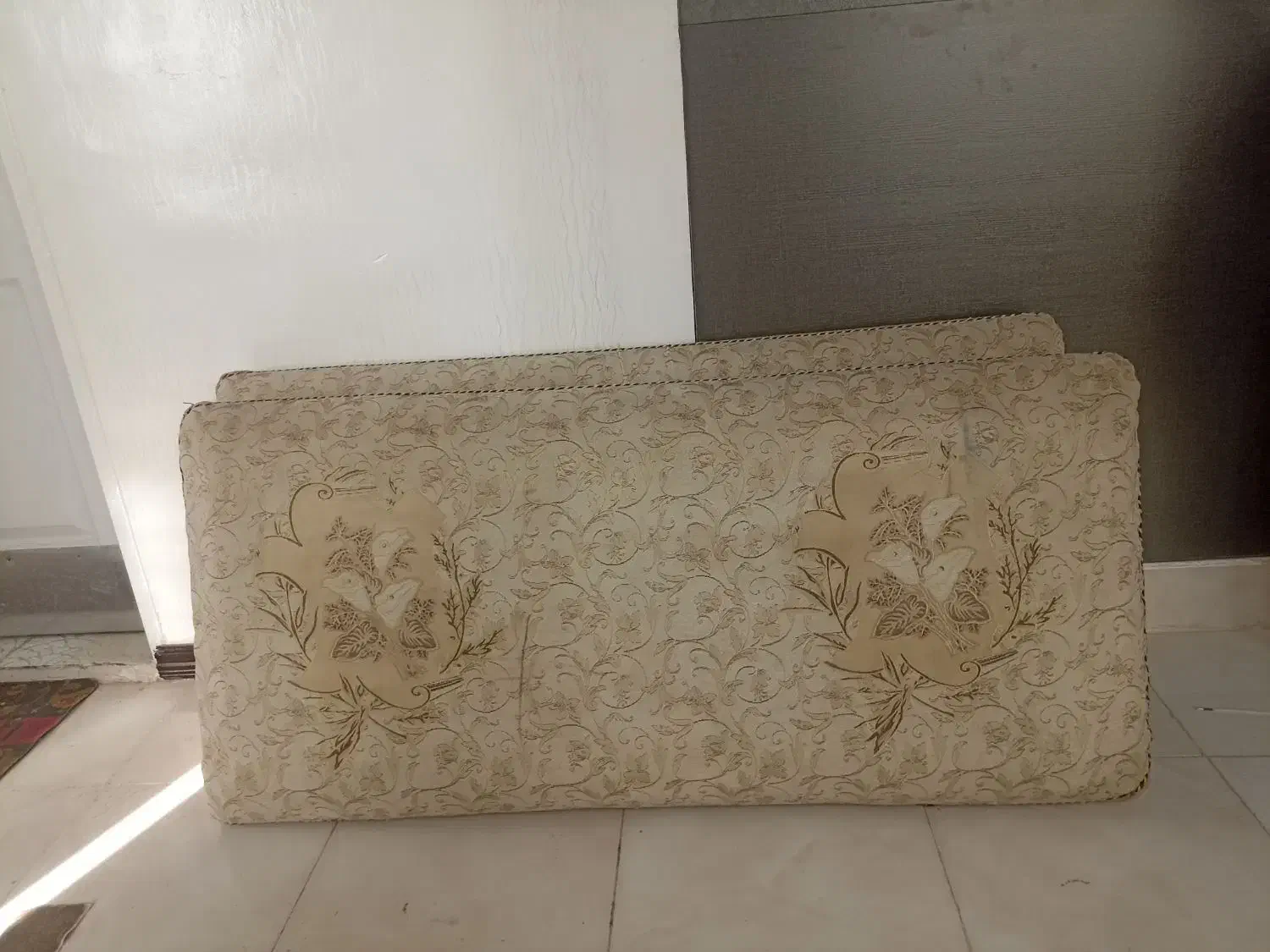 پشتی دو جفت|پشتی|زرقان, |دیوار