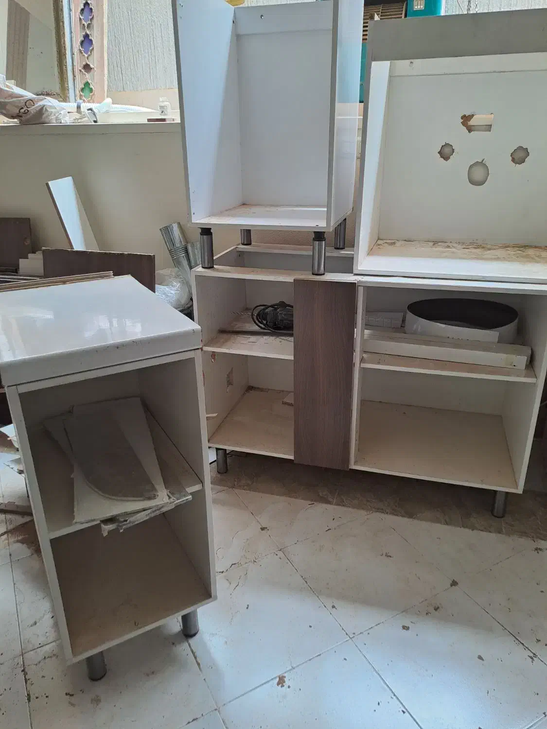 مبل گردوبه همراه میز و کابینت آشپزخانه تمیز|مبلمان خانگی و میز عسلی|اصفهان, قلعه طبره|دیوار