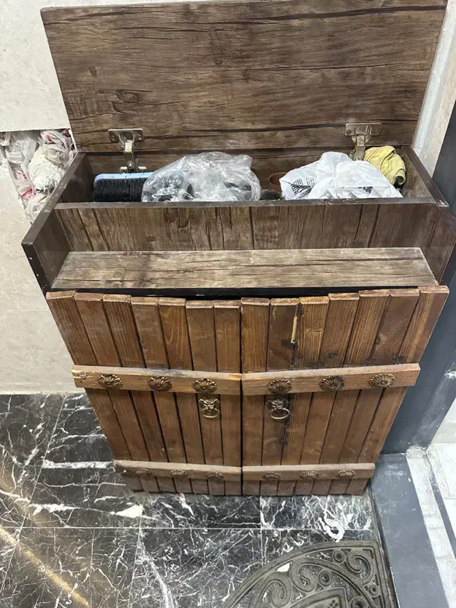 جاکفشی|جاکفشی، کمد، دراور|شیراز, بعثت|دیوار