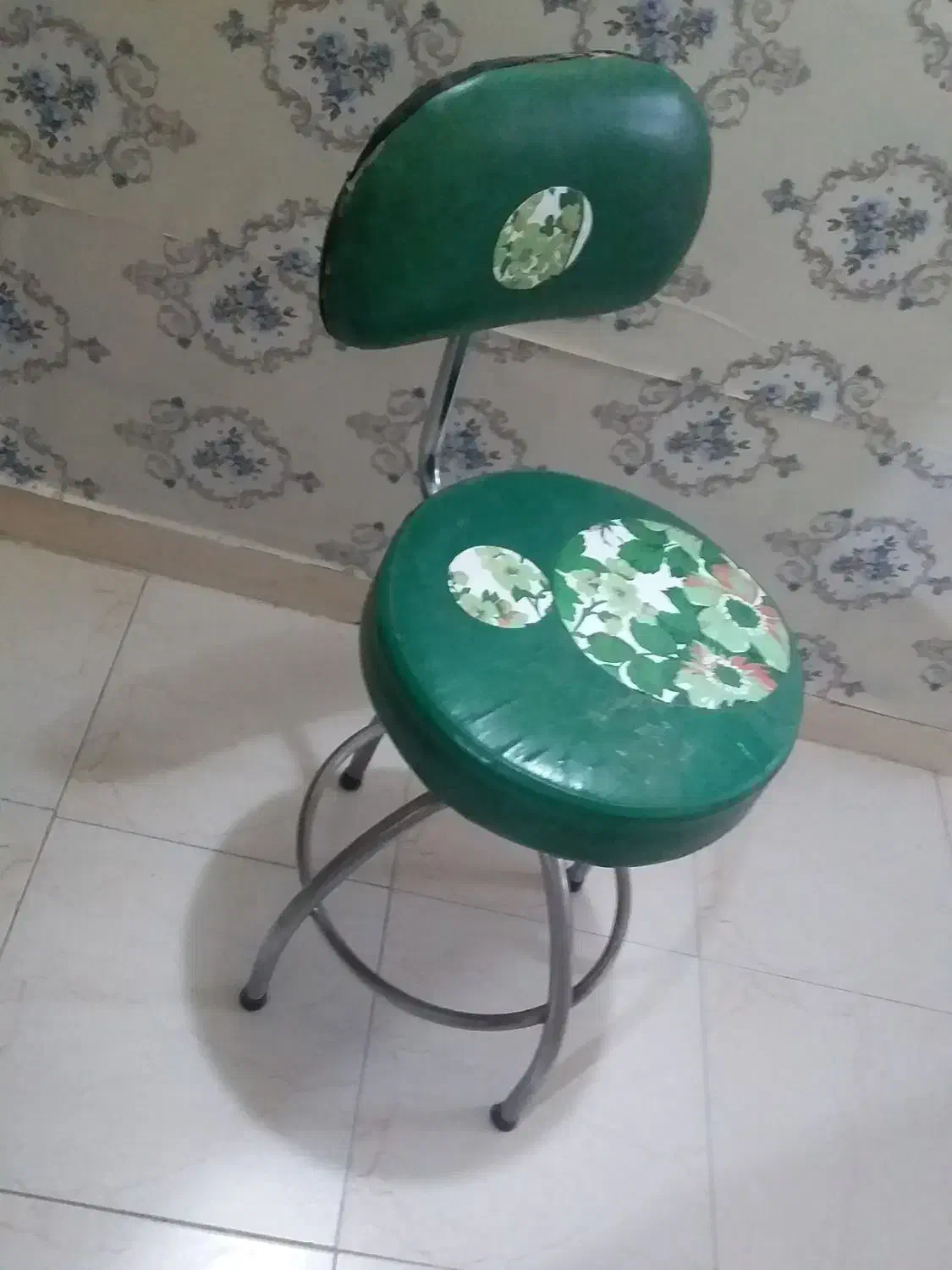 صندلی چرخشی کارکرده تمیزفقط معاوضه|صندلی و نیمکت|هشتگرد, فاز ۲ مهستان|دیوار