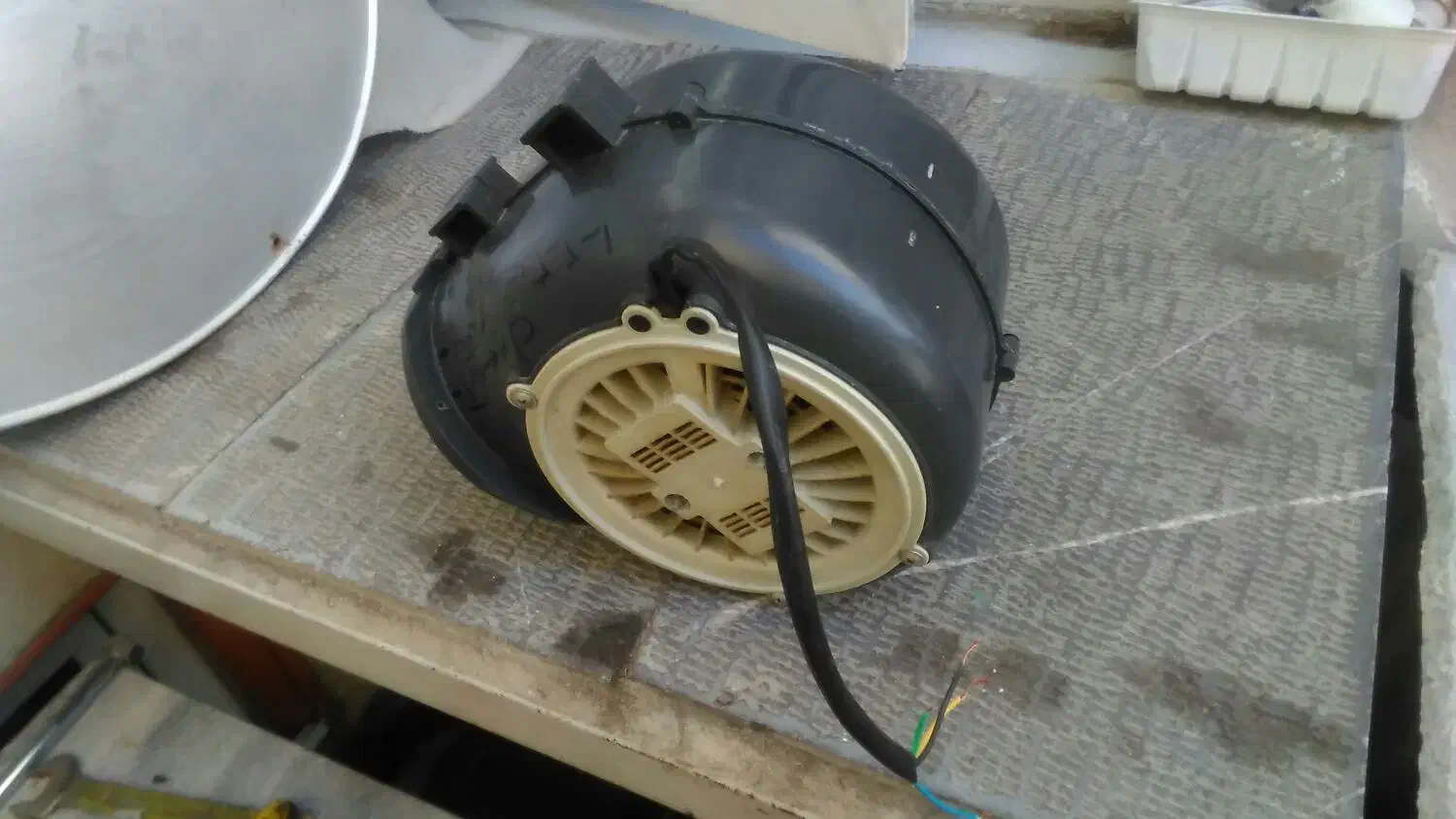 فن دمنده قوی|پنکه و تصفیه‌کنندهٔ هوا|سنندج, |دیوار