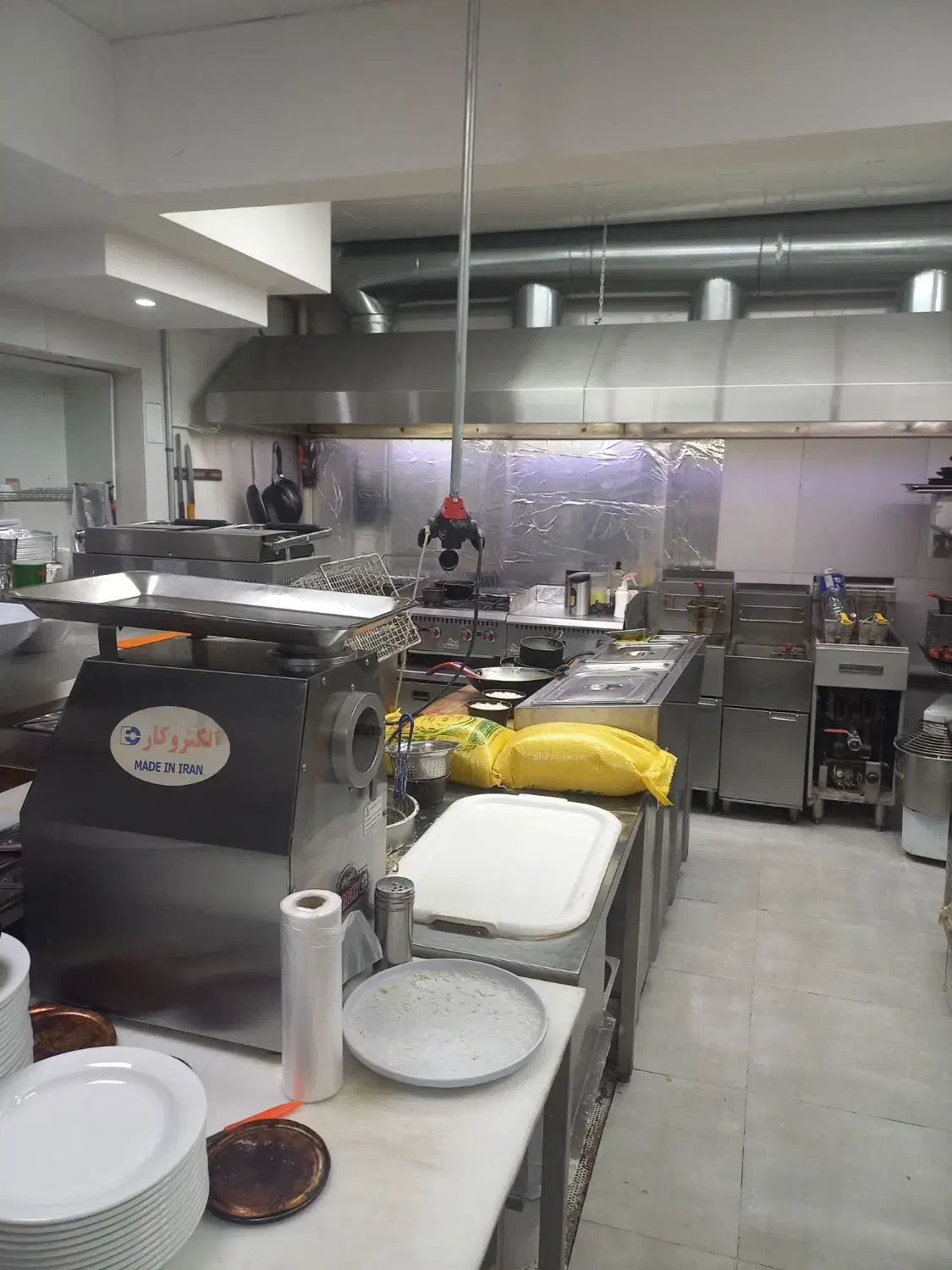 پرسنل سالن دار*|استخدام خدمات فروشگاه و رستوران|اراک, |دیوار