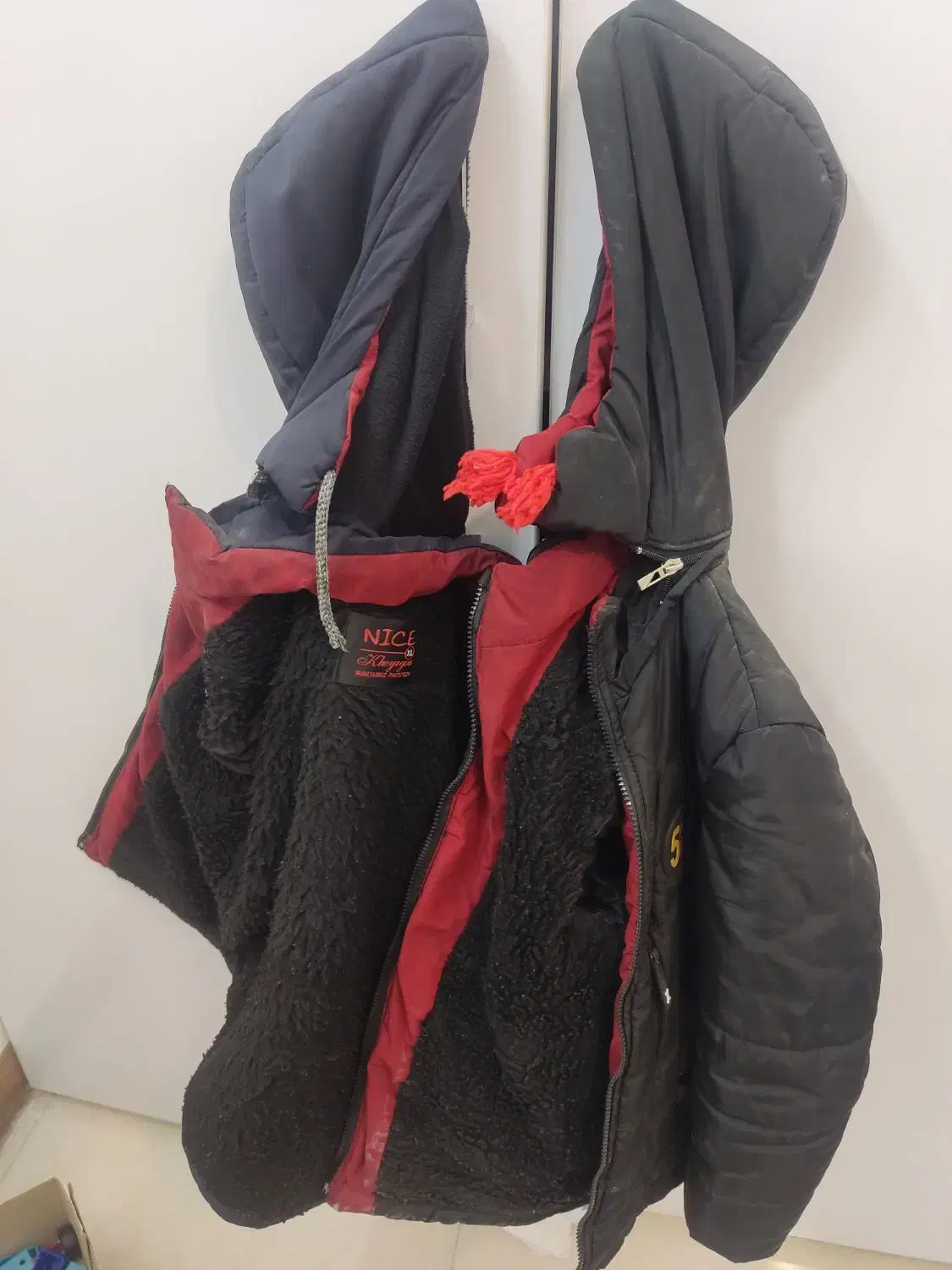 کاپشن|لباس|مبارکه, |دیوار