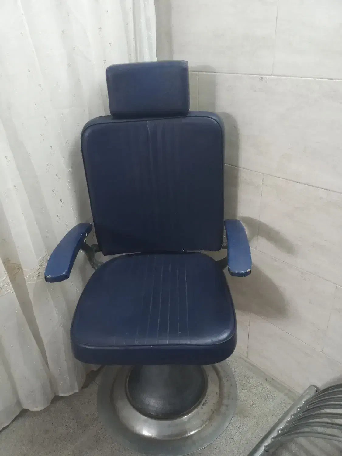 صندلی آرایشگاه|آرایشگاه و سالن‌های زیبایی|یزد, |دیوار