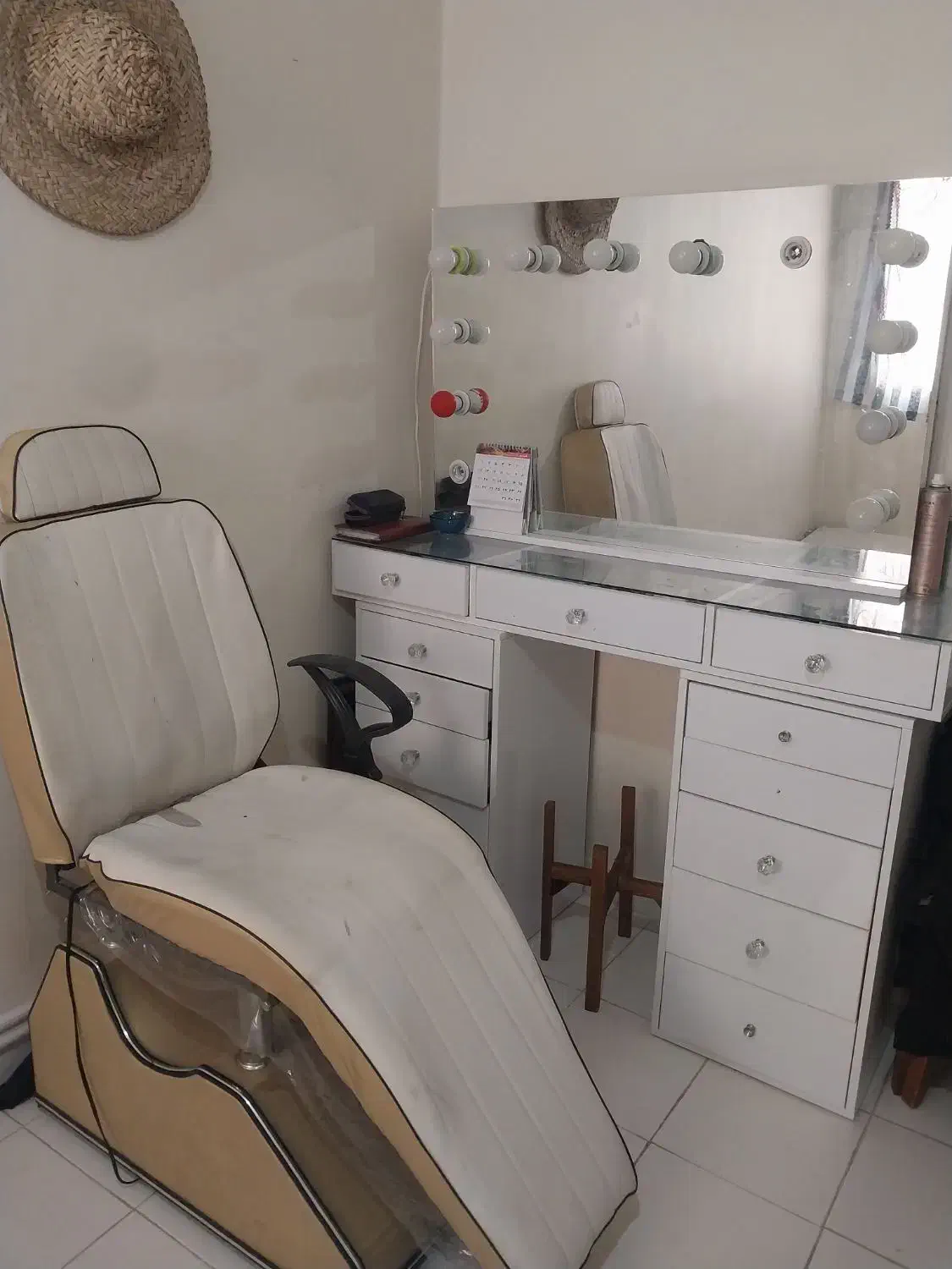 اینه و کنسول|بوفه، ویترین، کنسول|هشتگرد, هشتگرد قدیم|دیوار